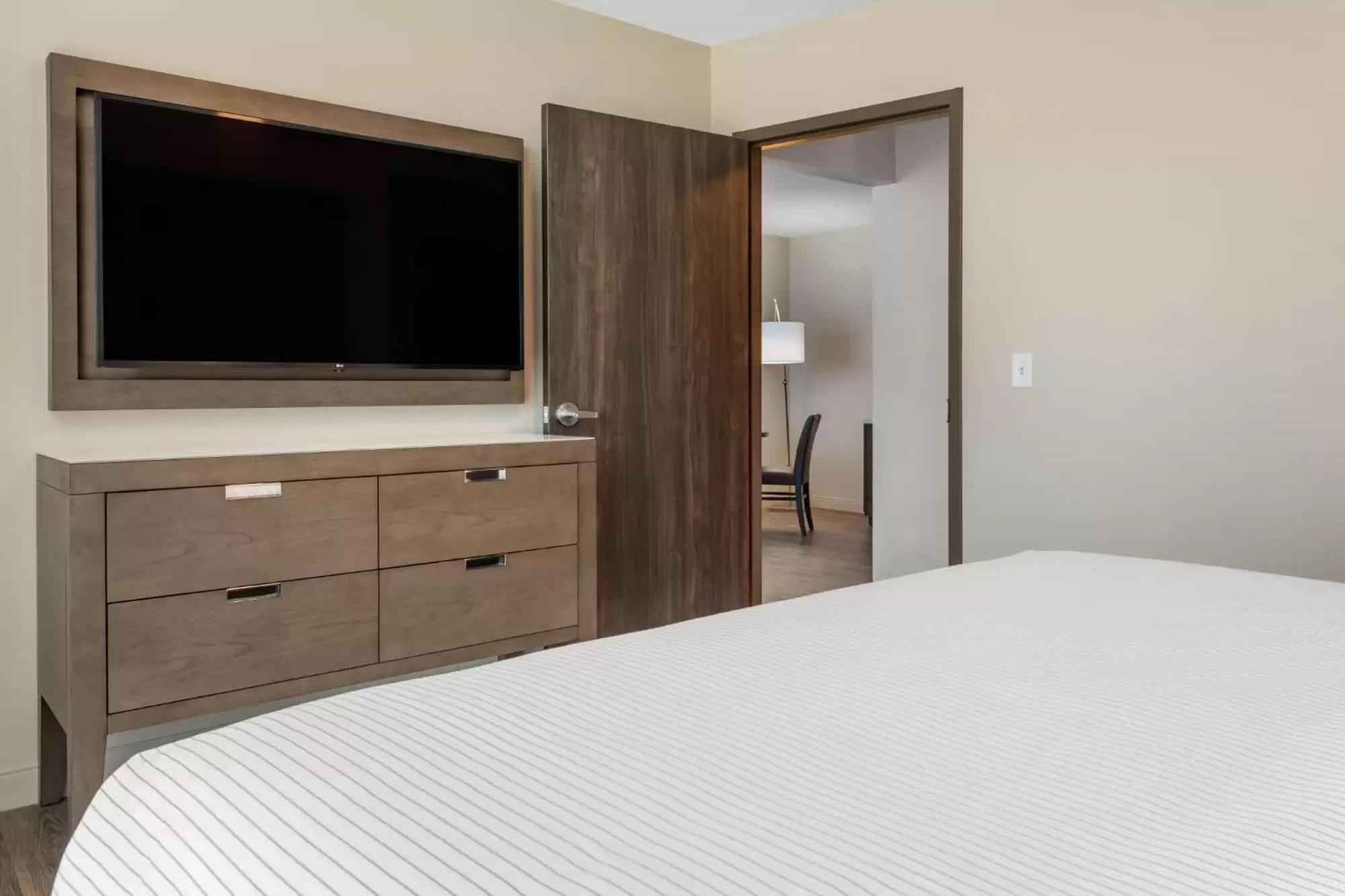 King Suite Accessible or Non-Smoking
