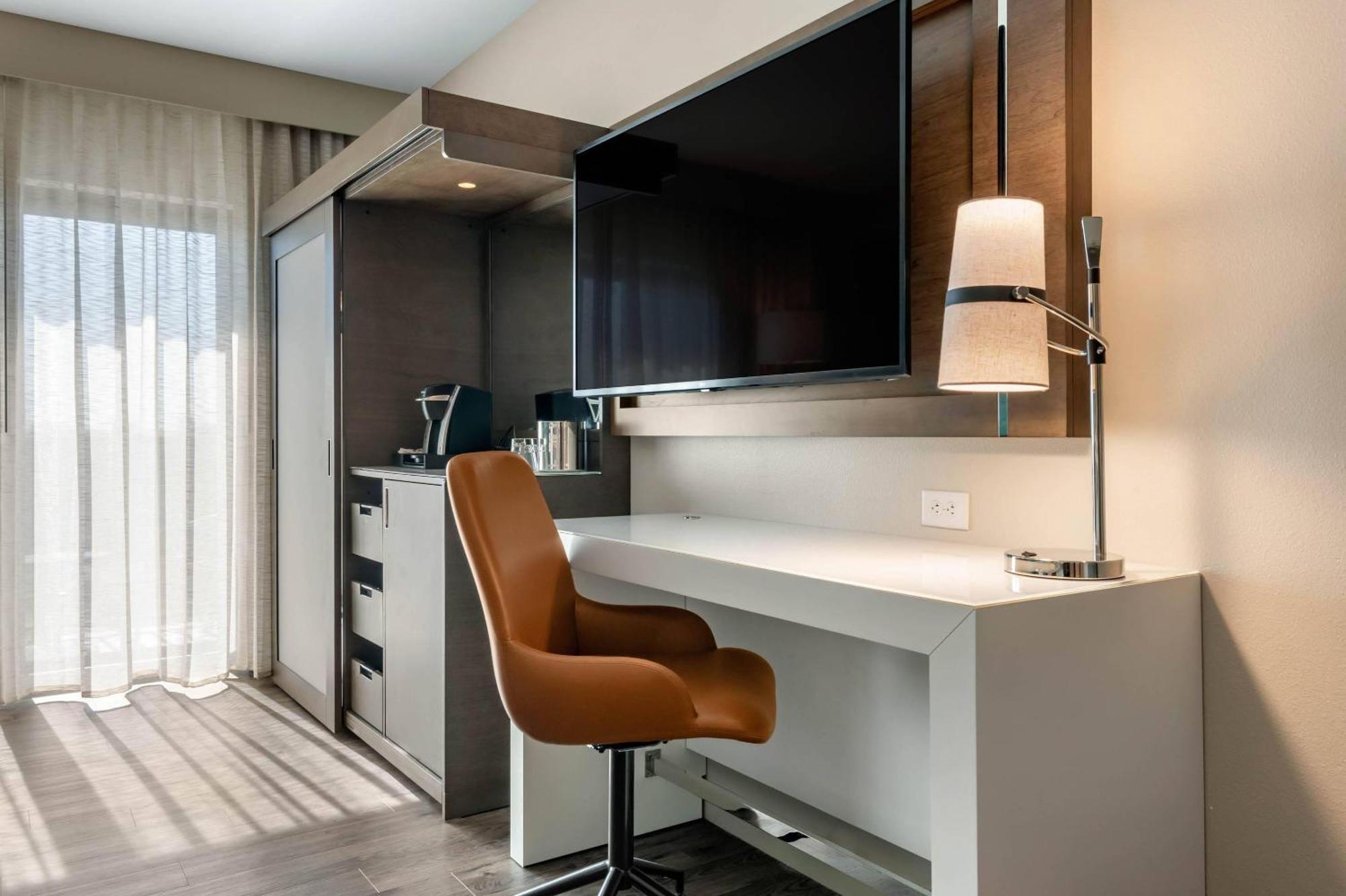 King Suite Accessible or Non-Smoking