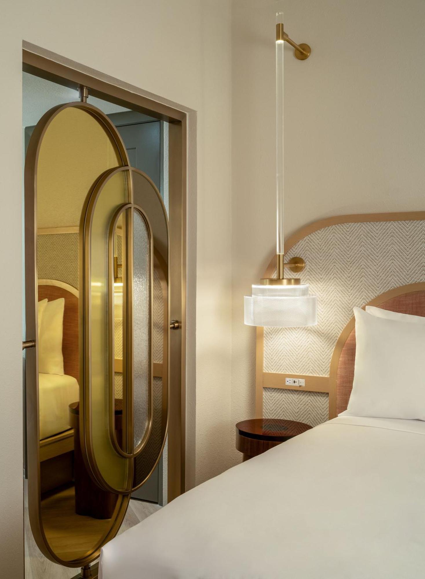 Queen Room Two Queen Beds Courtyard View Hearing Accessible
