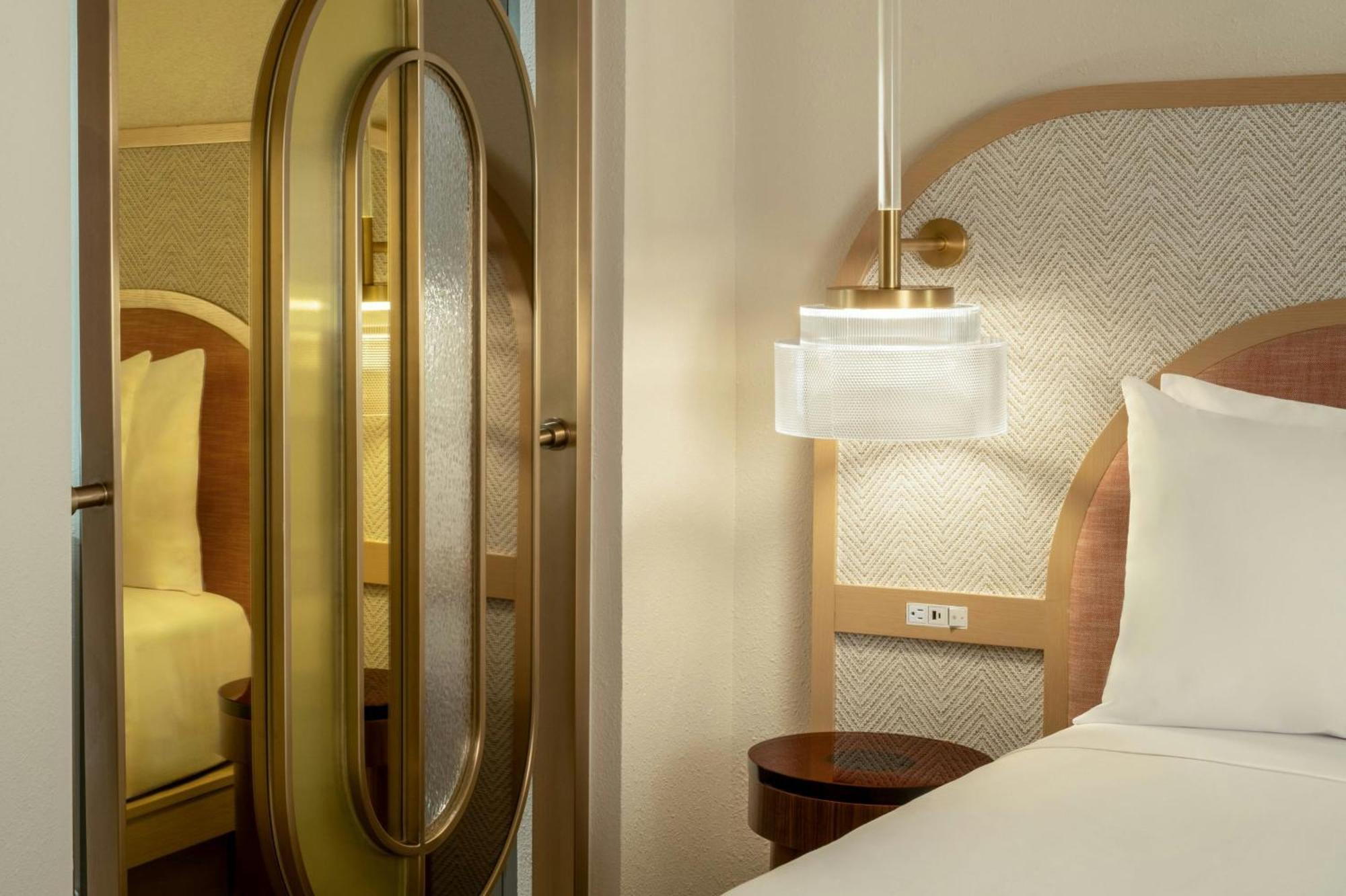 Queen Room Two Queen Beds Courtyard View Hearing Accessible