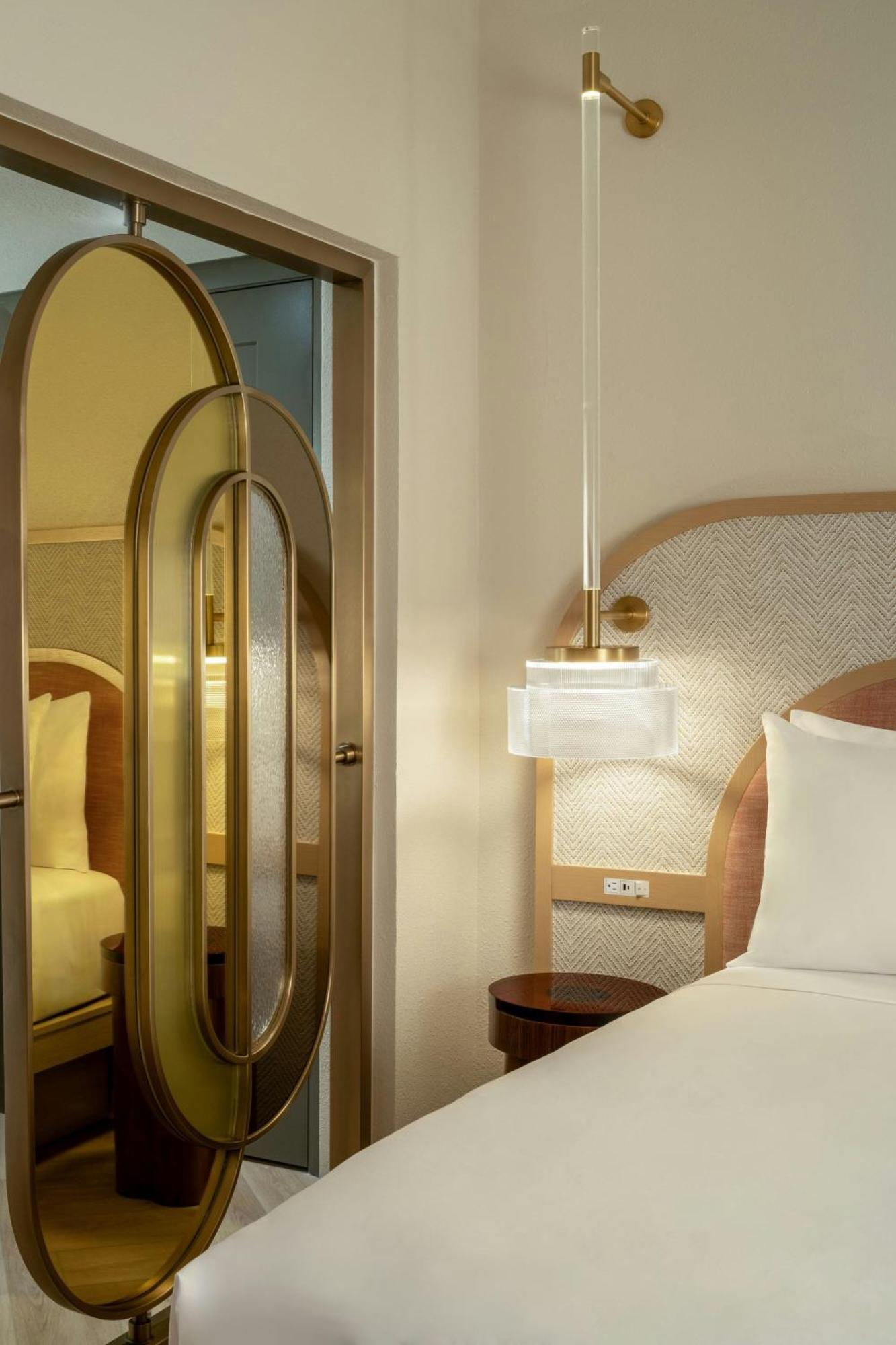 Queen Room Two Queen Beds Courtyard View Hearing Accessible