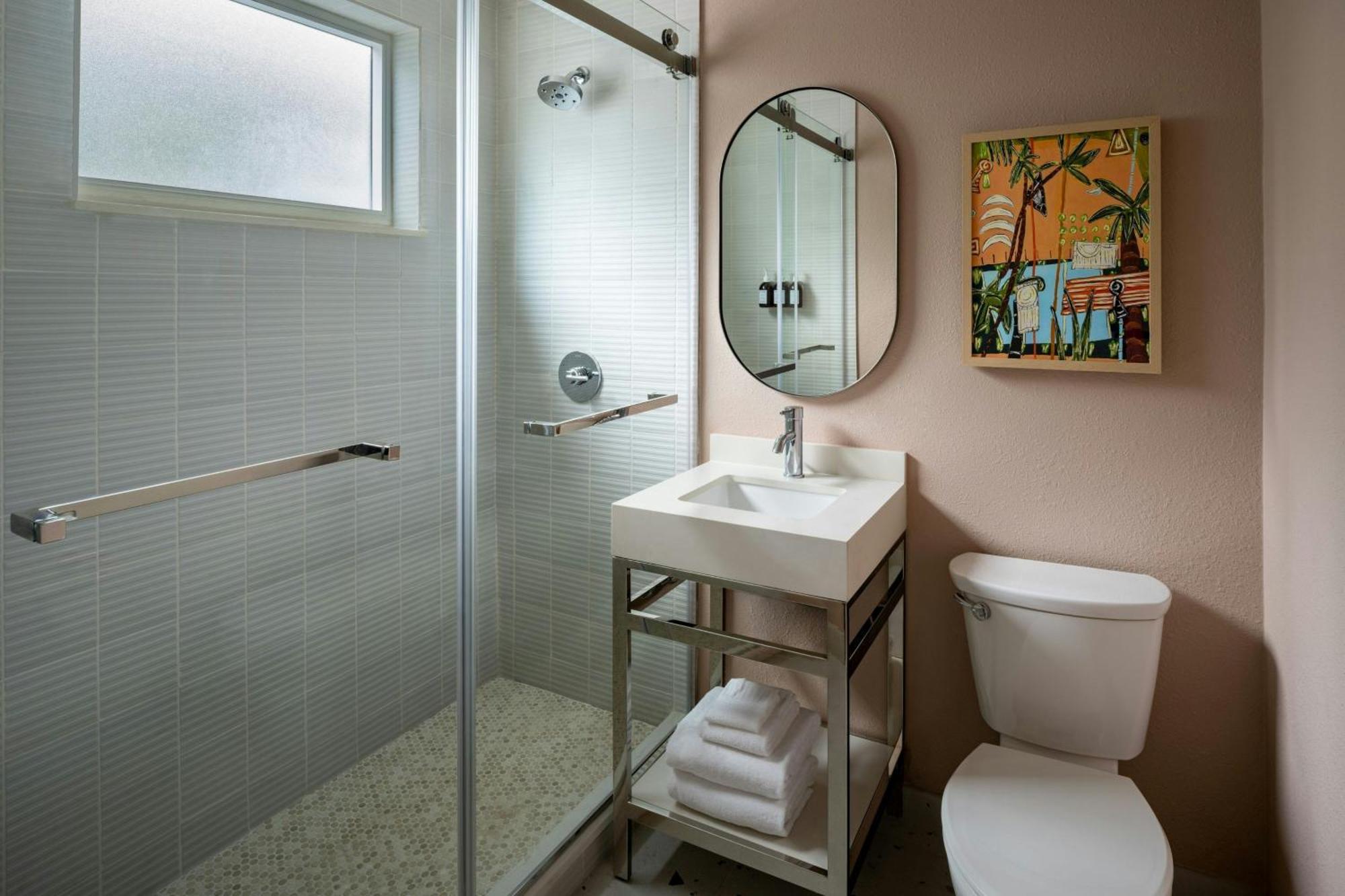 King Room Courtyard View Roll Shower Mobility Accessible