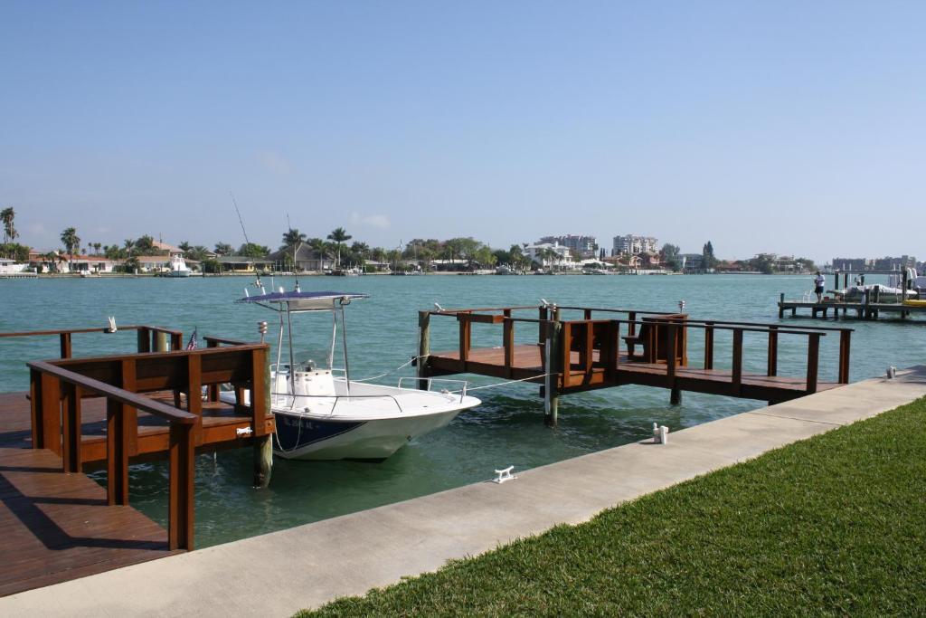 Deluxe Two-Bedroom Apartment,398424075:JPEG