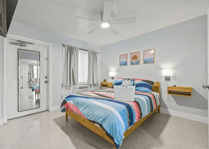 The Beach House - Treasure Island St. Pete Beach